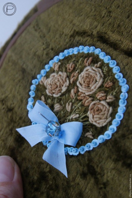 ​Вышиваем брошь нитками, бисером и пайетками: часть 3