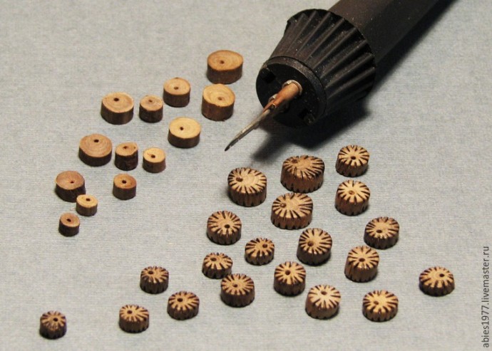 Изготавливаем этнобусины из веточек рябины Изготавливаем этнобусины из веточек рябины