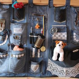 Что сделать из старых джинсов: органайзер на стену