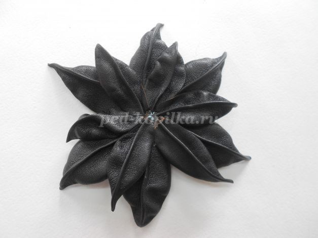 Цветок из кожи