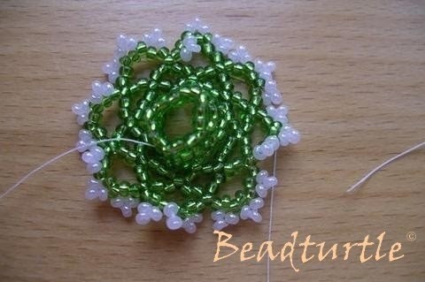 Елочка из бисера и бусин