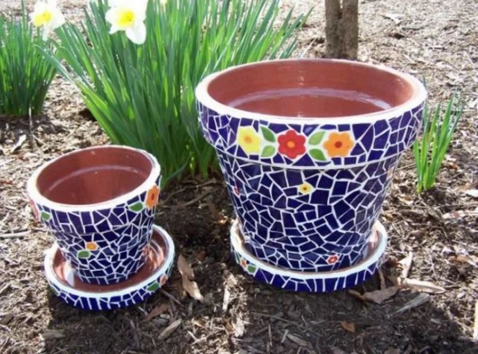 Декор цветочного горшочка мозаикой из битой посуды: часть 5