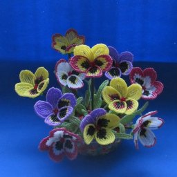 Анютины глазки из бисера