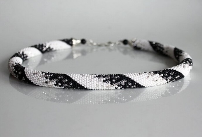 ​Черно-белый жгут