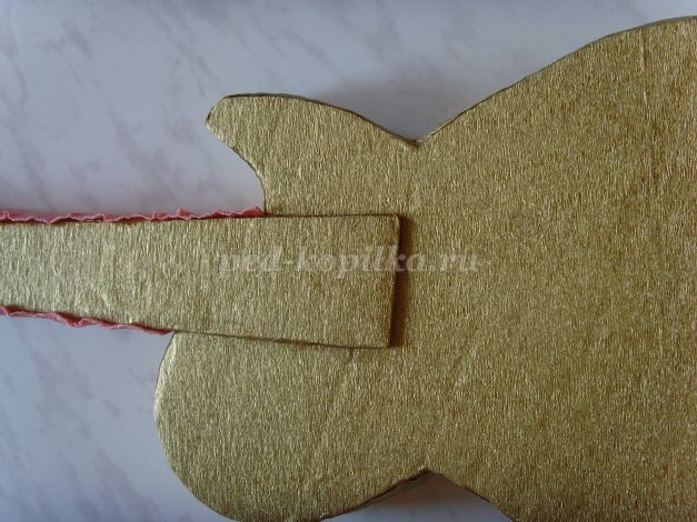 Гитара из конфет: мастер-класс, часть 3 Гитара из конфет: мастер-класс, часть 3