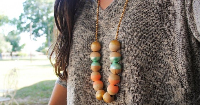 ​Колье из деревянных бусин
