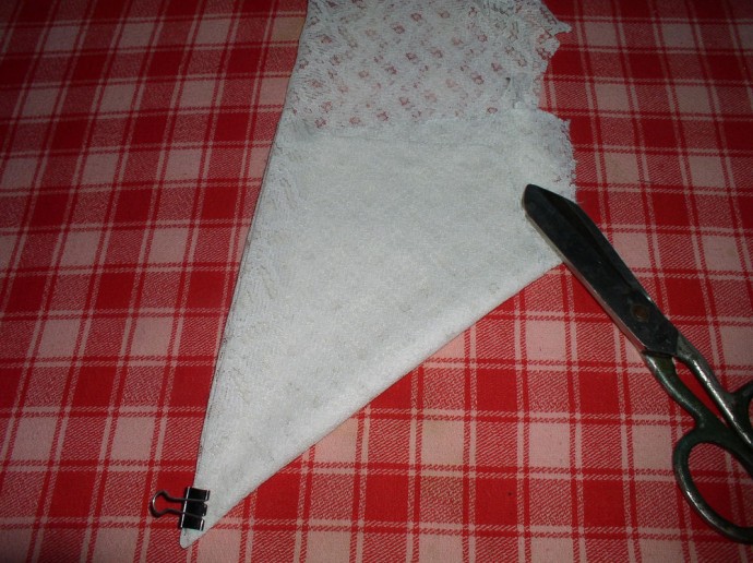 Как сшить ажурные ёлочки из кружева