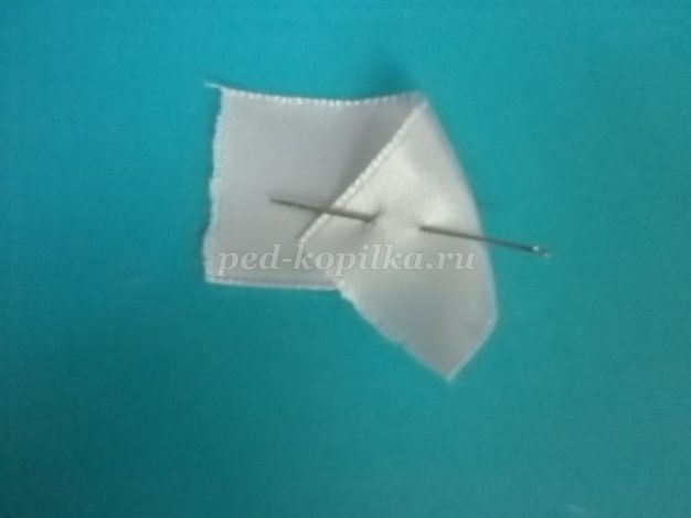 Заколка-астра из атласных лент: мастер&ndash;класс, часть 1