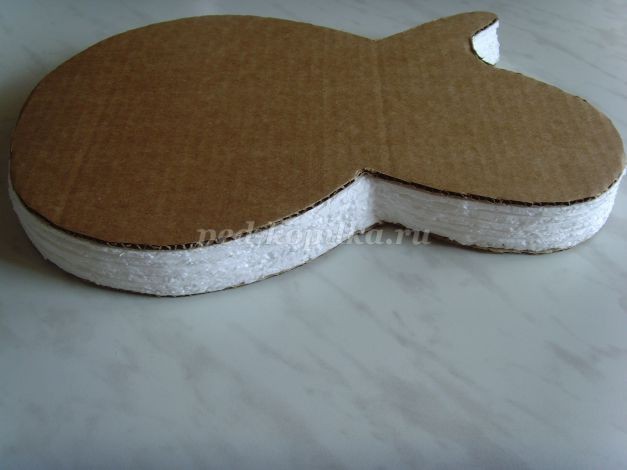 Гитара из конфет: мастер-класс, часть 1