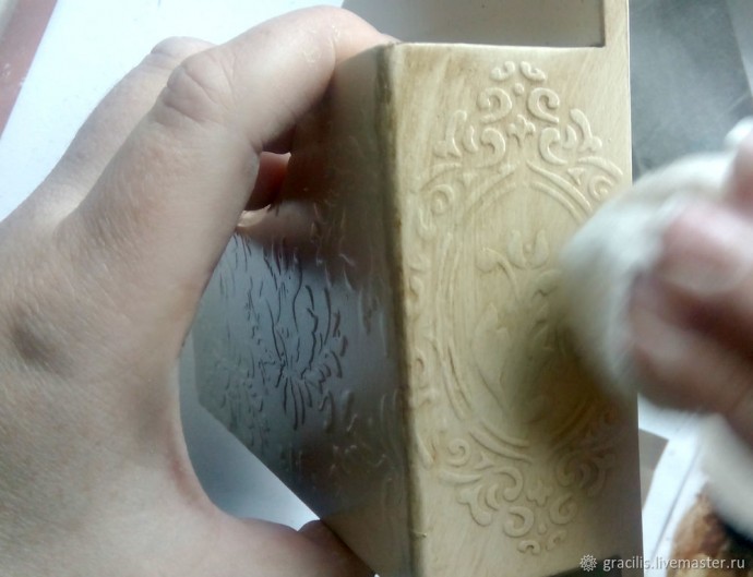 Создаем состаренную ключницу: стилизация под слоновую кость