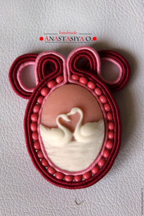 Сутажные серьги "Розовый лебедь"