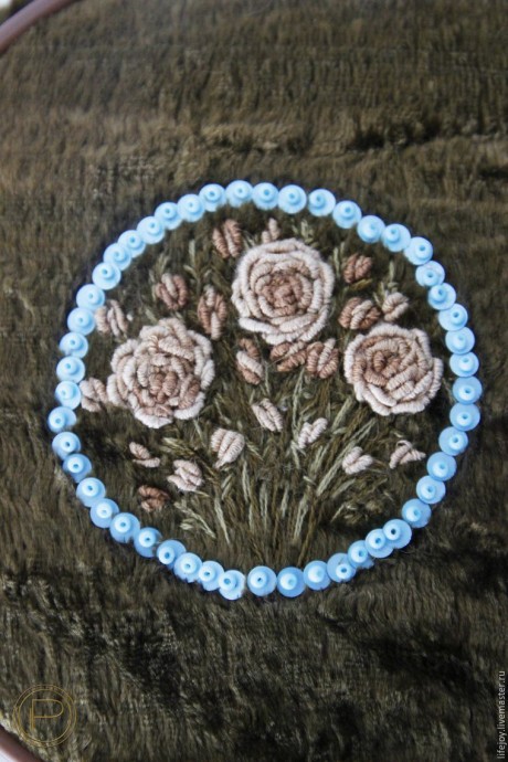 Вышиваем брошь нитками, бисером и пайетками: часть 2