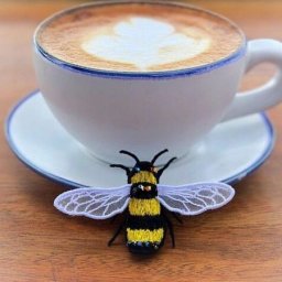 Вышивка и изготовление броши "Пчела" в технике Fsl