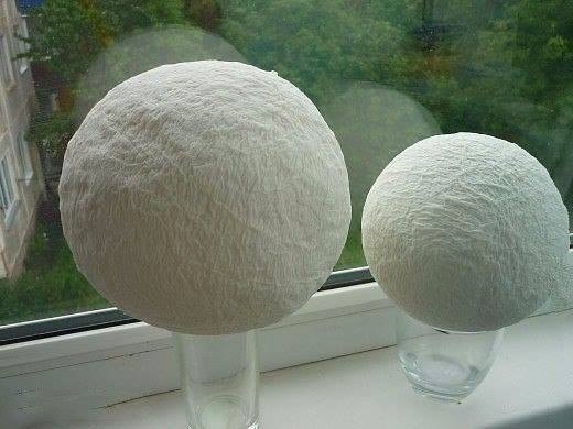 Одуванчики из салфеток.