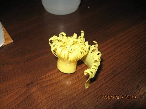 Лилия из пластиковых бутылок