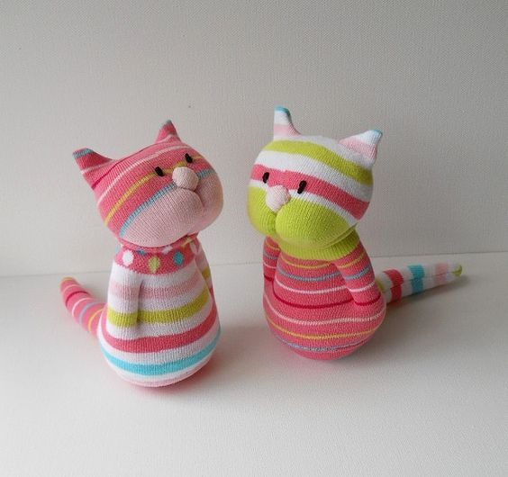 Шикарные яркие игрушки из ...носков