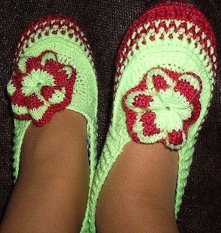 Тапочки домашние на войлочной подошве.