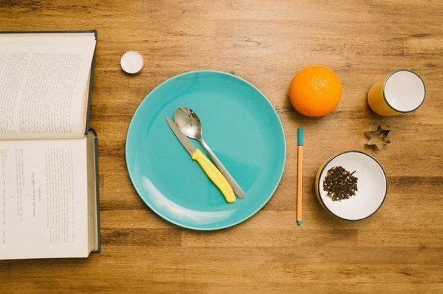 Подсвечники из апельсинов.