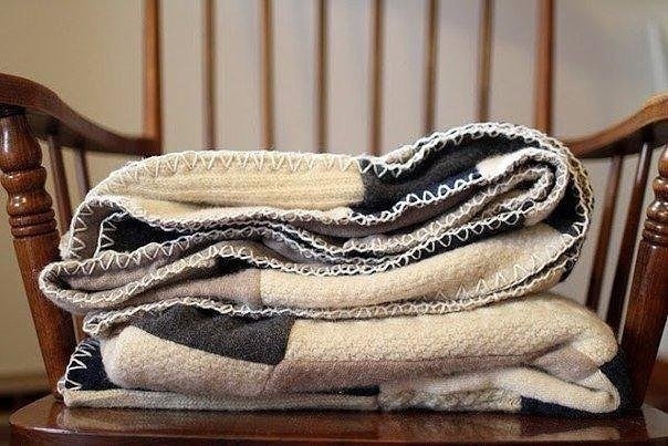 Милый плед из ненужных свитеров и джемперов