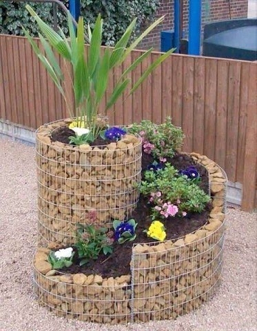 Клумбы из камешков. Идеи