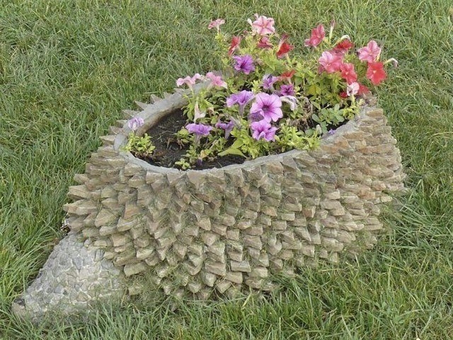 Клумбы из камешков. Идеи