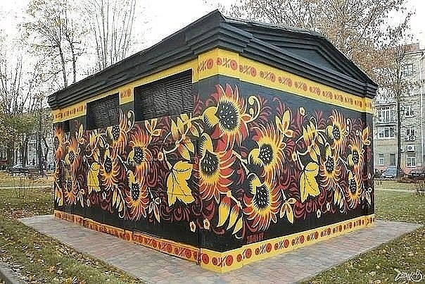 Художественная роспись трансформаторных подстанций под хохлому в городе Минске.