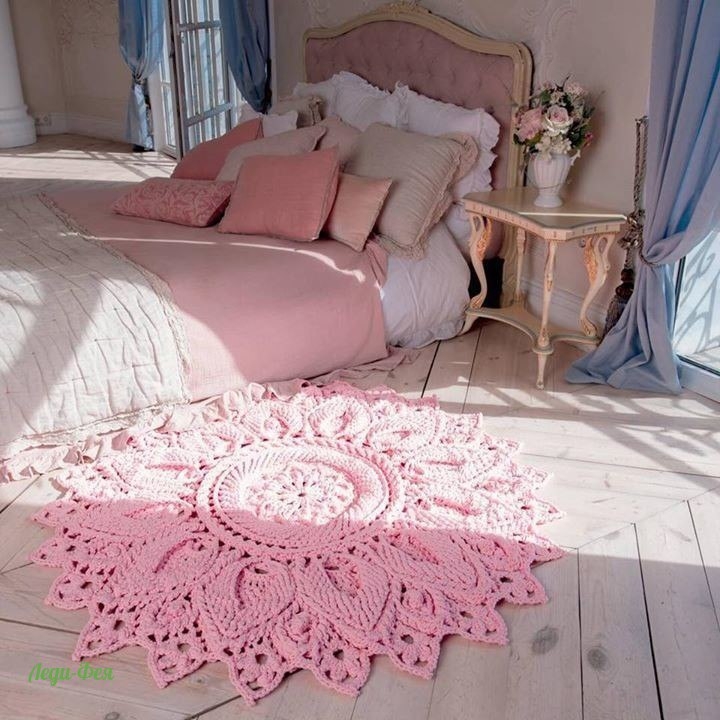 Для вдохновения - вязаные коврики.