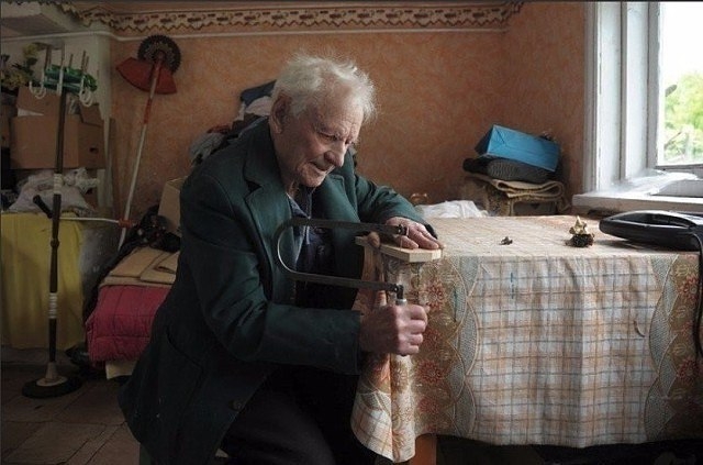 85-летний резчик по дереву Николай Селезнев вручную создает удивительную красоту...