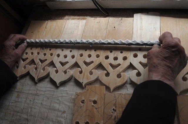 85-летний резчик по дереву Николай Селезнев вручную создает удивительную красоту...