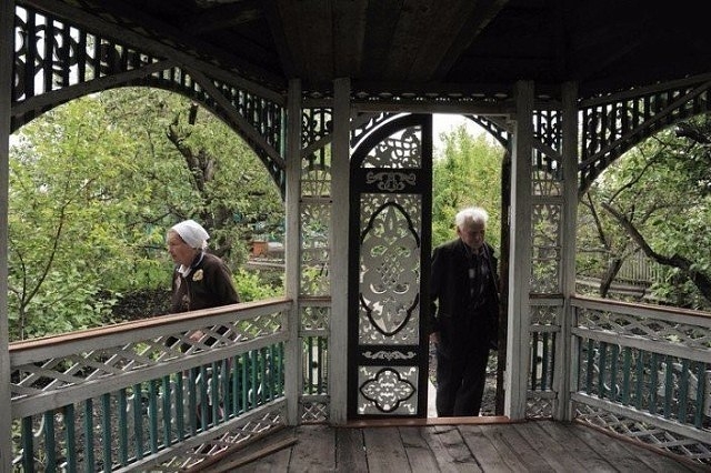 85-летний резчик по дереву Николай Селезнев вручную создает удивительную красоту...