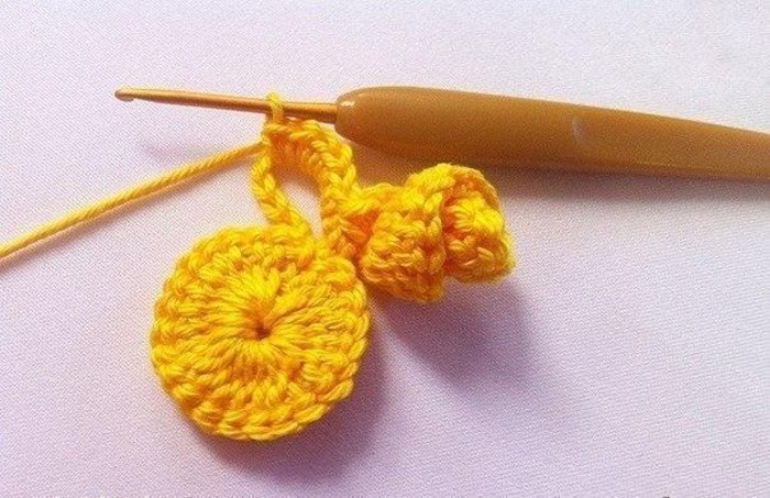 Интересный цветок крючком Интересный цветок крючком