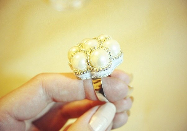 МК Массивное кольцо из жемчуга и бисера