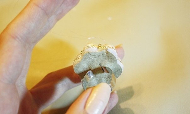 МК Массивное кольцо из жемчуга и бисера