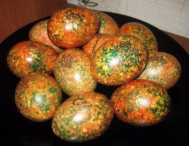 Красим яйца оригинальным способом: Мраморные яйца