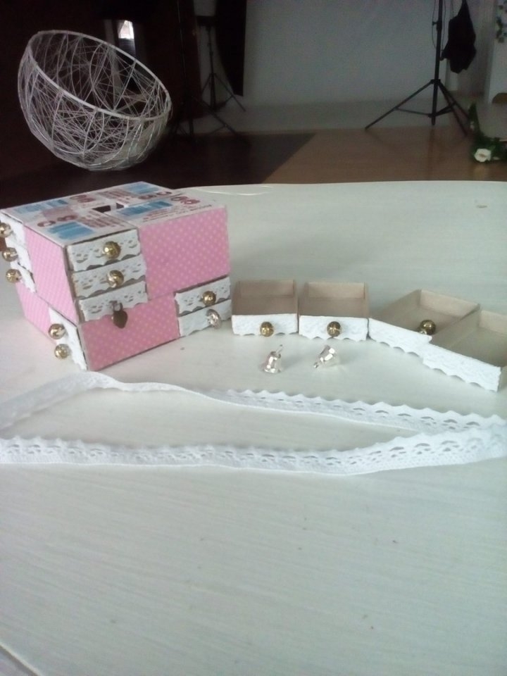 Комодик из спичечных коробков