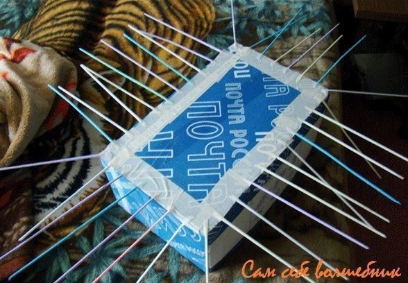 Плетём стильный сундучок из газетных трубочек