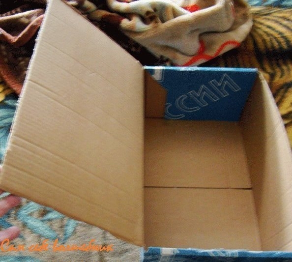 Плетём стильный сундучок из газетных трубочек