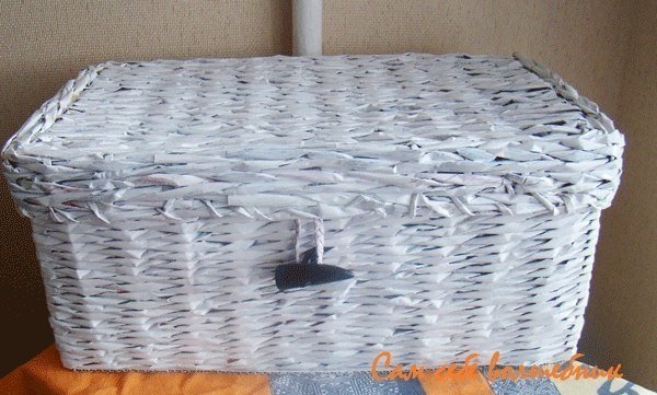 Плетём стильный сундучок из газетных трубочек
