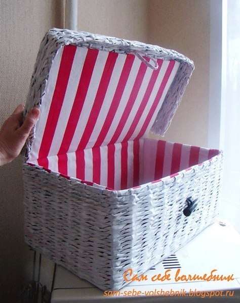 Плетём стильный сундучок из газетных трубочек