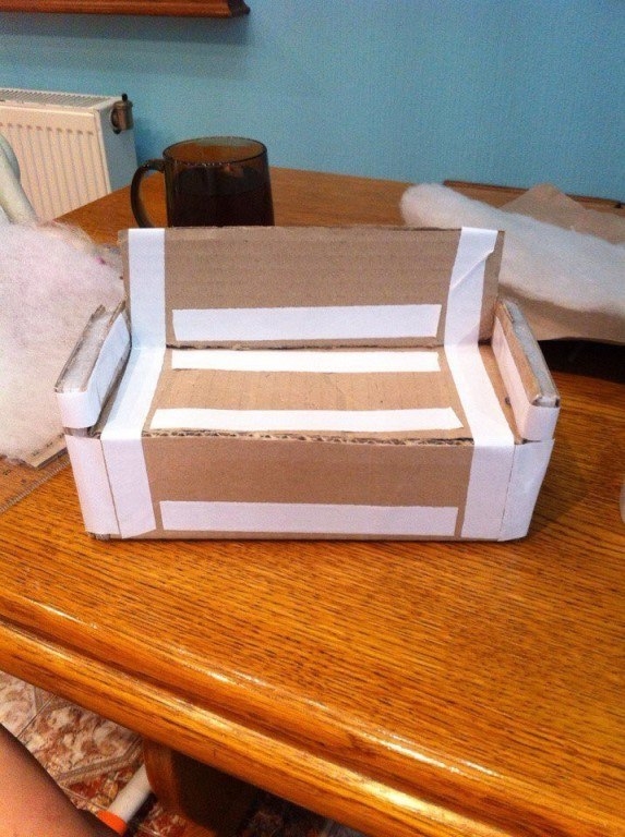 Диванчик для куклы из картона
