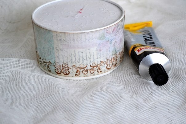 Нежная шкатулка - игольница из жестяной коробочки