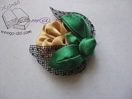 красивый жук из атласной ленты