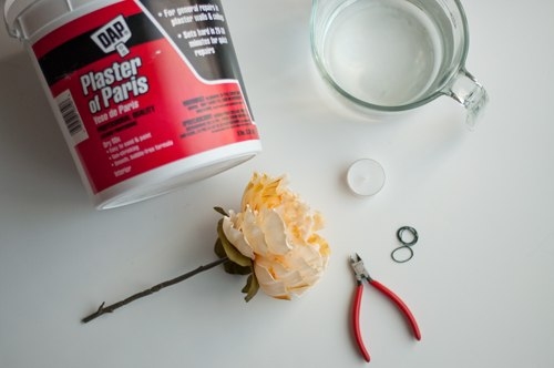 Оригинальные подсвечники в виде цветов