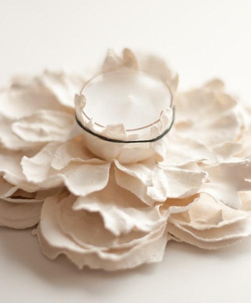 Оригинальные подсвечники в виде цветов