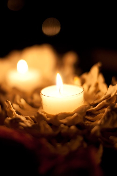 Оригинальные подсвечники в виде цветов