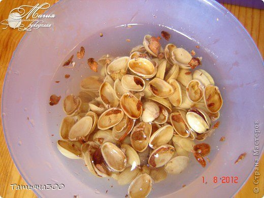 Виноградная гроздь из фисташек