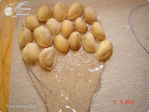 Виноградная гроздь из фисташек