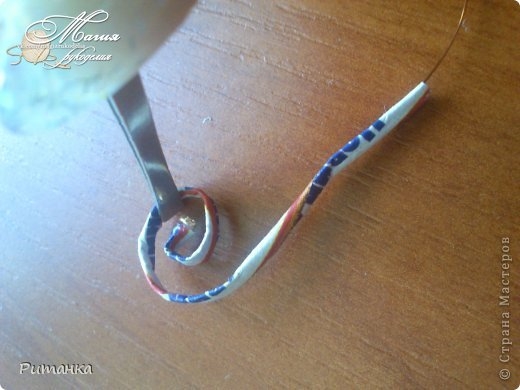 Миниатюрная беседка из газетных трубочек.