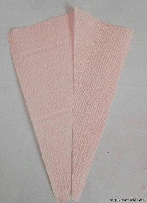 Лилии из гофрированной бумаги Лилии из гофрированной бумаги