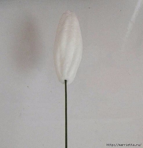 Лилии из гофрированной бумаги Лилии из гофрированной бумаги